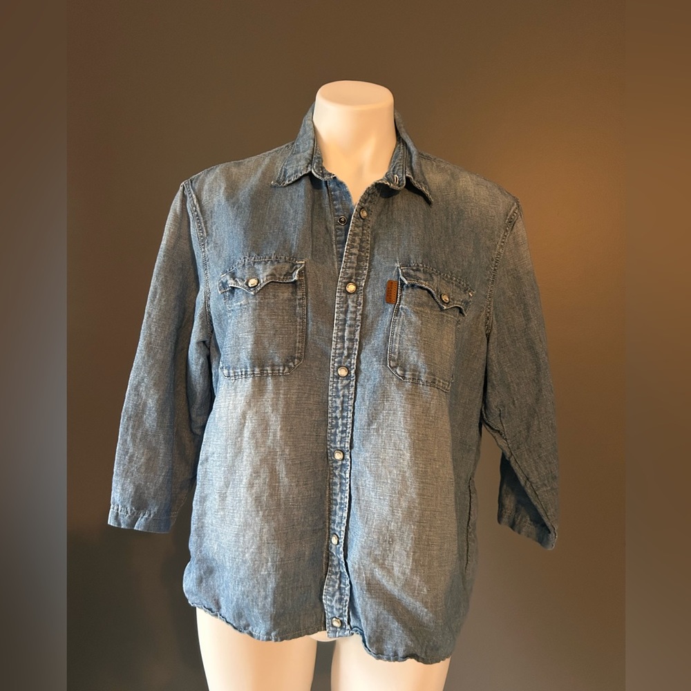 Burberry denim shirt extra large quarter sleeves.